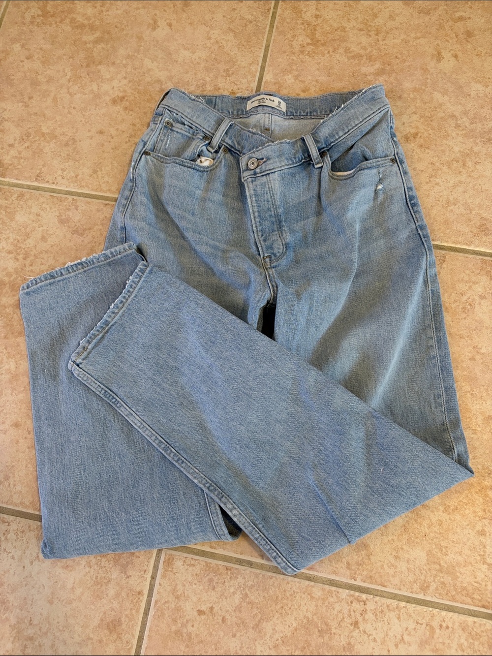 Abercrombie & Fitch High Rise Dad Jean - Picture 1 of 3